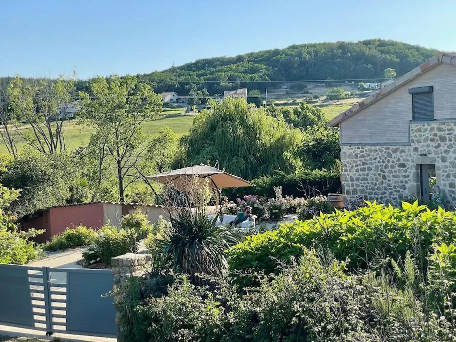 Gîte de charme pour couple avec sauna et jacuzzi extérieurs privatifs Peaugres 0*,  France