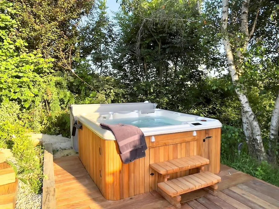 Gite De Charme 5 Etoiles Pour Couple Avec Sauna Et Jacuzzi Exterieurs Privatifs Peaugres 0*,  France