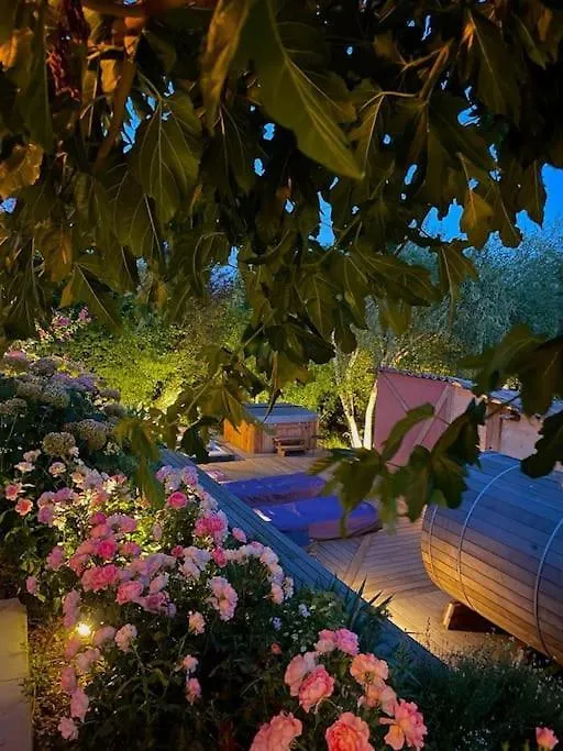 Gite De Charme 5 Etoiles Pour Couple Avec Sauna Et Jacuzzi Exterieurs Privatifs Peaugres