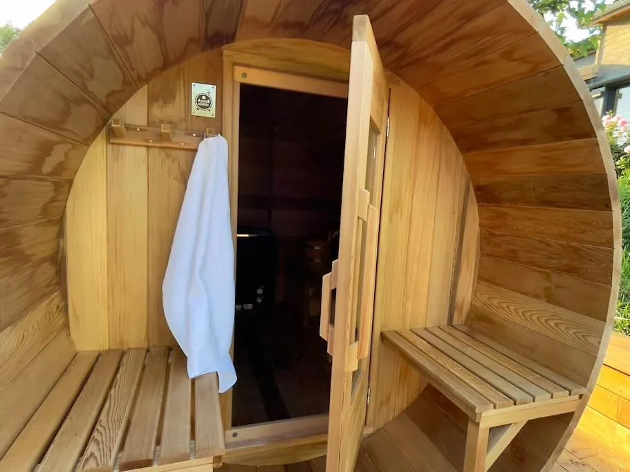 Gite De Charme 5 Etoiles Pour Couple Avec Sauna Et Jacuzzi Exterieurs Privatifs Peaugres 0*,